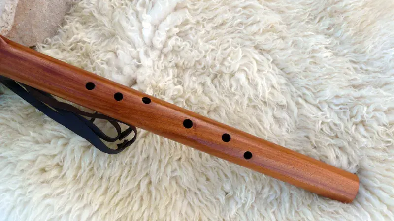 Native American Style Flute 7 Hole Key of Low C — product photo