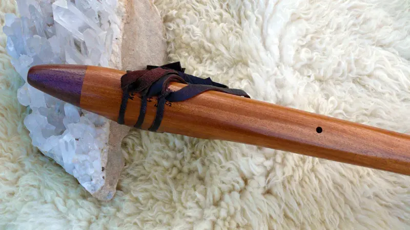 Native American Style Flute 7 Hole Key of Low C — product photo